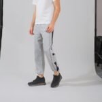 Pantalon de jogging streetwear – Gris clair à bandes noires